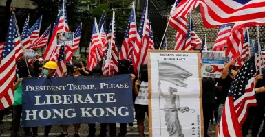 Pengunjuk Rasa Minta Donald Trump Rebut Hong Kong 