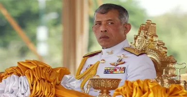 Raja Thailand Pecat 2 Pengawalnya Atas Tuduhan Perzinaan