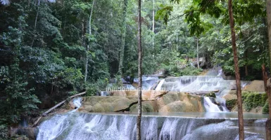 Gemercik Air Terjun Moramo, Bikin Luruh Semua Penat