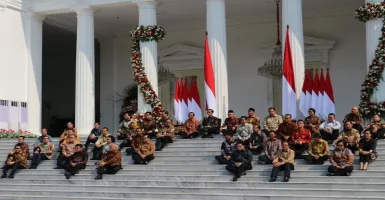 Ini Alasan Jokowi Perkenalkan Menteri di Tangga Istana Merdeka