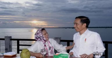 So Sweet... Ini Gaya Jokowi dan Iriana Menikmati Senja di Kaimana