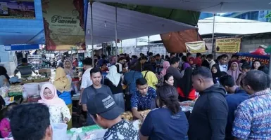 Jajanan Nusantara Laris Manis di Pasar Takjil Benhil