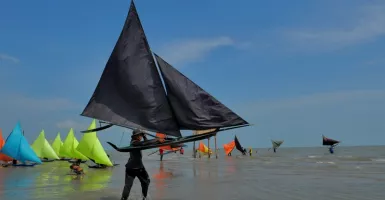 Ratusan Perahu Jong Ramaikan Festival Budaya Bahari Bengkalis