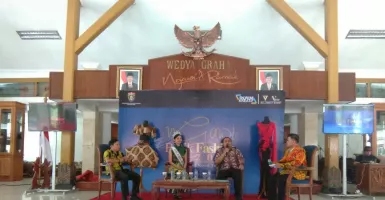 Ada Batik 'Perkawinan' Tengah-Timur di Ngawi Batik Fashion 2019