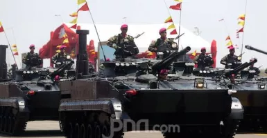 Kendaraan Tempur dan Senjata TNI Bikin Ribuan Masyarakat Terpukau