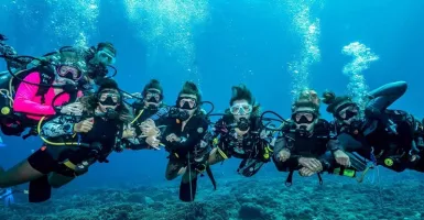 Komunitas Indonesian Women in Diving Konsisten Bersihkan Laut