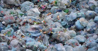 Sampah Kepung Jateng, Ganjar: Cari Solusinya di Kongres