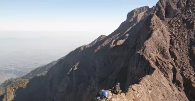 7 WNA Pendaki Selamat dari Kebakaran di Gunung Raung.
