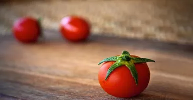 Atasi Jerawat dengan Tomat, Begini Caranya