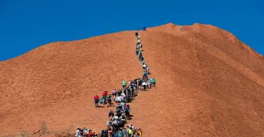 Tempat Suci Aborigin, Australia Tutup Tempat Wisata Uluru