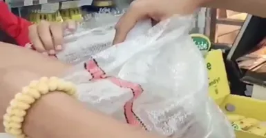 Viral! Belanja Pakai Karung di Minimarket, Netizen Beri Pujian