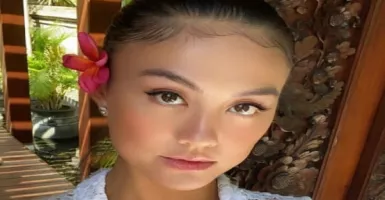 Cantiknya Agnez Mo Berkebaya Bali, Netizen: Indonesia Banget