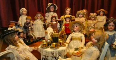 Demi Moore Koleksi Ribuan Boneka Kontemporer, Mantan Suami Ngeri