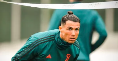Jelang Tahun Baru, Cristiano Ronaldo Punya Gaya Rambut Baru