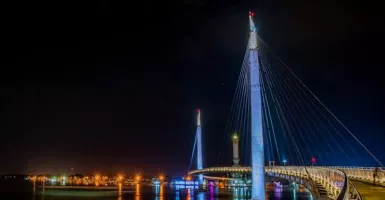 Jembatan Gentala Arasy Jambi Manjakan Pejalan Kaki