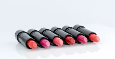 5 Warna Lipstik yang Cocok untuk Kamu Berkulit Sawo Matang