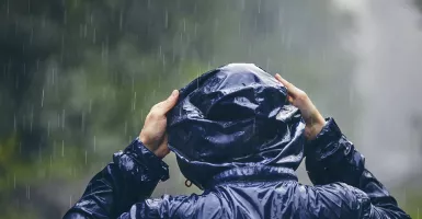 Hujan di Jaksel Senin Sore, Siap Payung dan Mantel Guys!