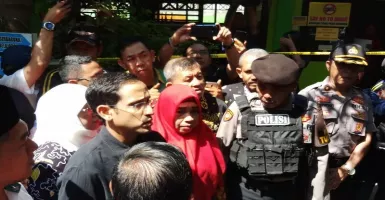 Nadiem Makarim Jadi Sasaran Selfie saat Takziah Keluarga Korban