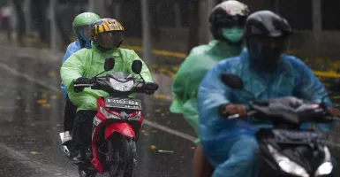 BMKG: Hujan Sedang Hingga Lebat Melanda Jakarta