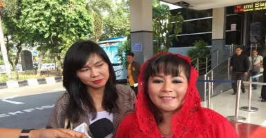 Polisi Cecar Dewi Tanjung Soal Laporan Novel Baswedan  