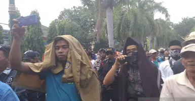 Ribuan Warga Lombok Turun ke Jalan Tolak Perubahan Nama BIL