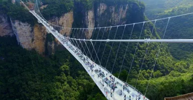 32 Destinasi Wisata Jembatan Kaca di China Ditutup
