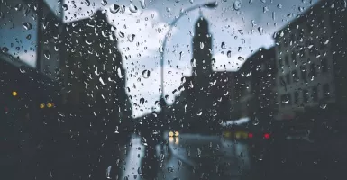 Jakartans, Siapkan Payung! Hujan di Jaksel dan Jaktim Siang ini