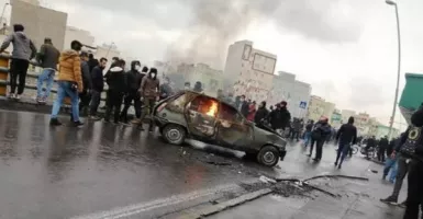 100 Demonstran Tewas, Rezim Iran Rayakan Kemenangan