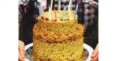 Jadi Kado Spesial Buat Kekasih, Yuk Buat Kue Ultah dari Mi Goreng