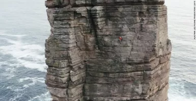 Luar Biasa! Pendaki Buta Sukses Panjat Tebing Setinggi 137 Meter