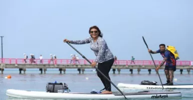 Keren! Susi Pudjiastuti Bagi-bagi Kapal Buat Nelayan