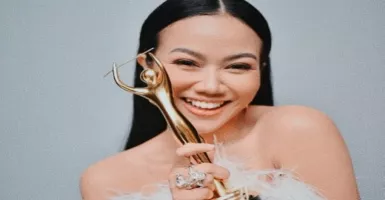 Yura Yunita Superbahagia Raih Piala AMI Awards 2019, Ini Buktinya