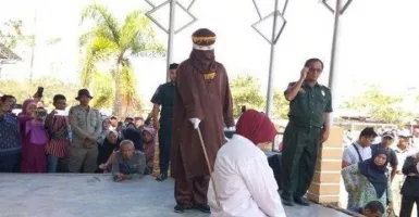 Berbuat Mesum, 11 Orang Dihukum Cambuk di Aceh