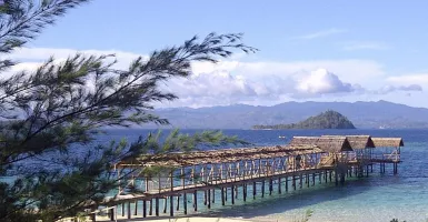Kisah Dermaga Kayu Pulau Saronde yang Romantis