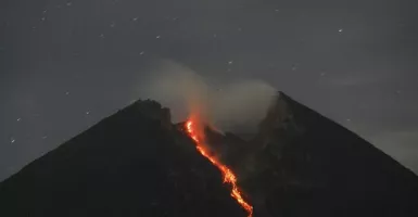 Gunung Merapi Semburkan Guguran Lava Sejauh 500 Meter