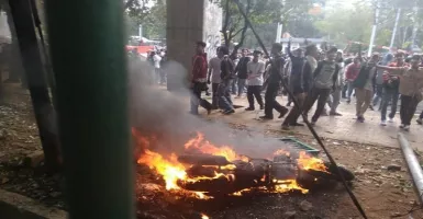 Apes, Motor Milik Wartawan Dibakar Saat Liput Demo di DPR