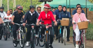 Bersepeda, Presiden Jokowi Nikmati Kompleks Candi Borobudur
