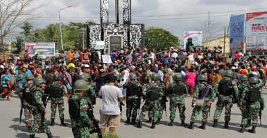 Polisi Sita Bendera Bintang Kejora dari Pengunjuk Rasa di Timika