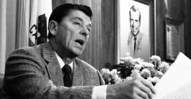 Ronald Reagan: Diplomat Afrika, Monyet yang Tak Nyaman Bersepatu
