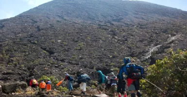 Pendaki Dilarang Gelar Upacara 17 Agustus di Puncak Gunung Slamet