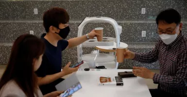 Cegah Corona, Cafe di Korsel Manfaatkan Robot Sebagai Barista