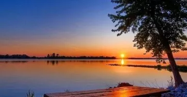 Menyapa Senja di Danau Tes Bengkulu