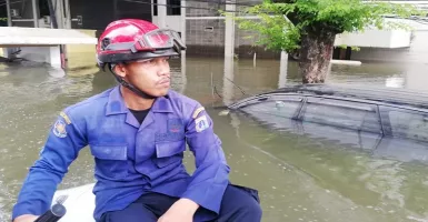 Banjir 2 Meter di Perumahan Green Ville Jakarta Barat Belum Surut