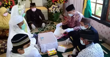 Menikah di Tengah Pandemi Corona, Pengantin Pria Harus Pakai ini