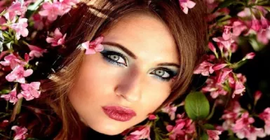 Tren Make Up 2020, Graphic Eyeliner Hingga Lipstik Merah Merona