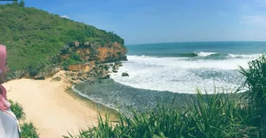 Bukan Edan, Tapi Pantai Ngeden Memang Superkeren