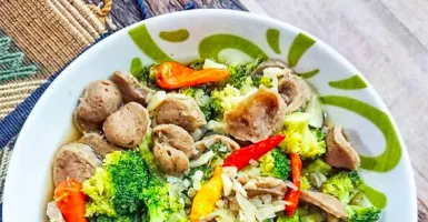 Awali Hari dengan Makanan Sehat, Ini Resep Tumis Brokoli Bakso