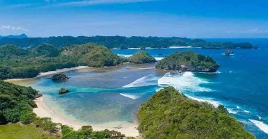Mencecap Cinta di Teluk Asmoro, Raja Ampat-nya Jawa Timur