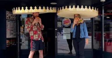 Agar Pembeli Jaga Jarak, Burger King Bagikan Topi Unik Superlebar