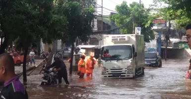 H2 Banjir Jakarta, Akses Jalan Meruya Ilir Putus di Kebon Jeruk